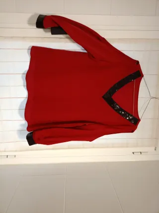 Blusa roja con lentejuelas