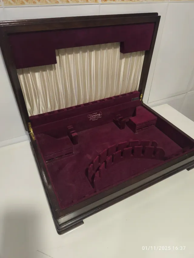 Caja madera cubertería años 60 vacía