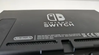 Consola Switch con caja y maletín como nuevos LEER
