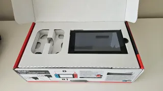 Consola Switch con caja y maletín como nuevos LEER