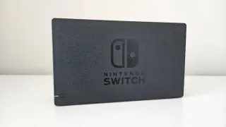 Consola Switch con caja y maletín como nuevos LEER