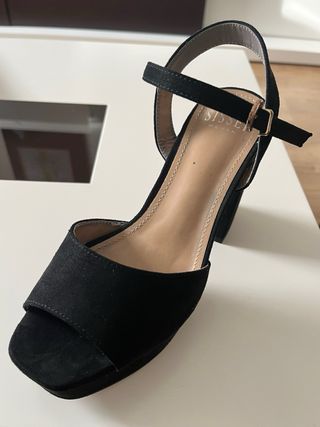 Zapatos de tacón negros