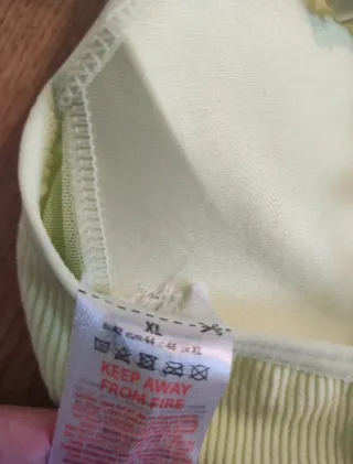 Sujetador amarillo limón con tirantes regulables