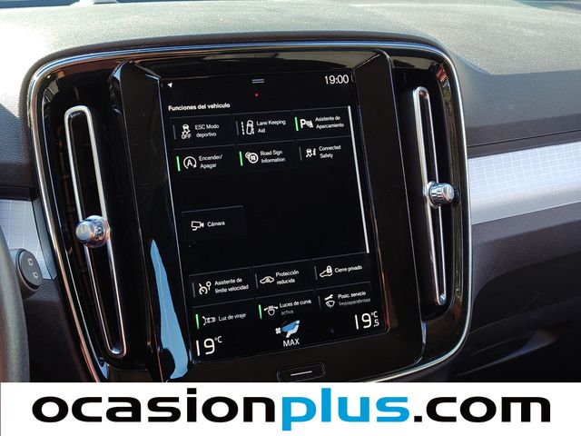 Volvo XC40 T3 Momentum Pro Auto 120 kW (163 CV)