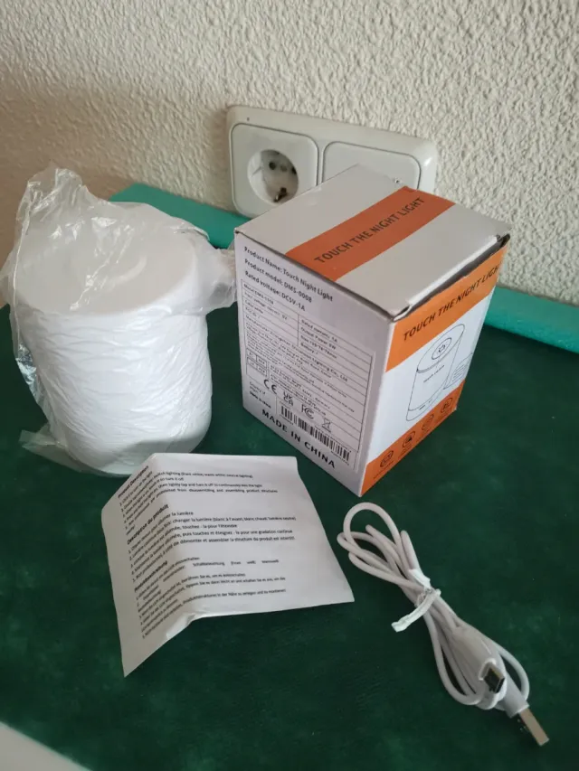 Lámpara LED táctil blanca