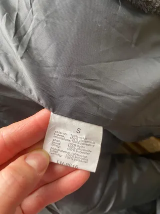 Abrigo acolchado negro talla S