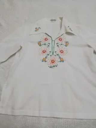 Blusa bordada mujer