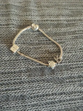 Pulsera Pandora Corazón con tres charms