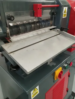 Cortadora de cuero industrial OMAC