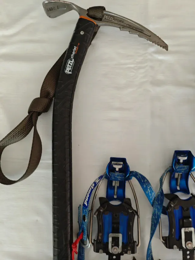 Piolet y crampones de alpinismo