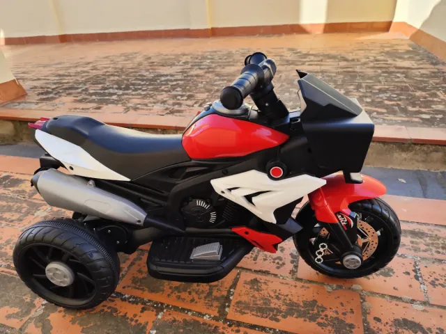 Moto a batería infantil roja