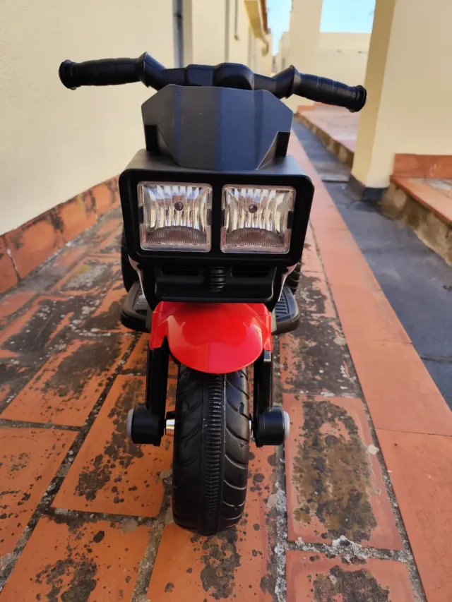 Moto a batería infantil roja