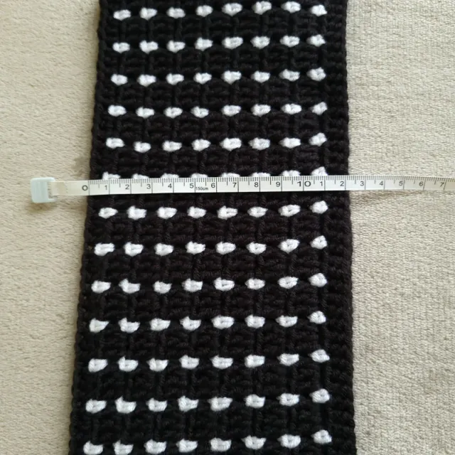 Cappello e sciarpa in lana fatti a mano 