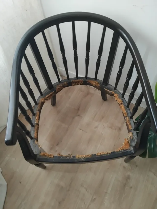 Poltrona vintage a piedi nudi