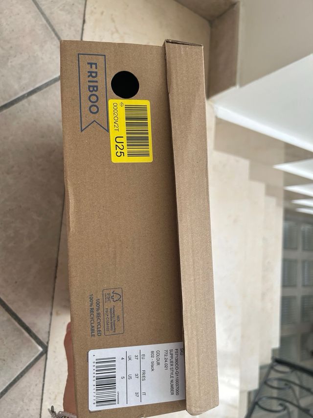 Stivaletti neri con zip