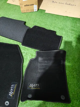 Alfombrillas coche prácticamente nuevas