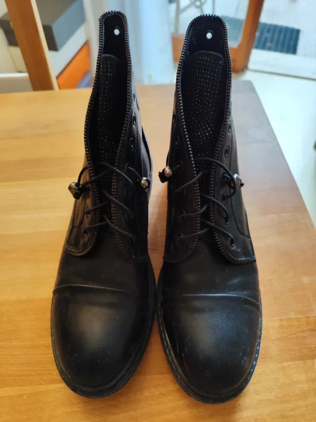 Stivaletti neri con strass