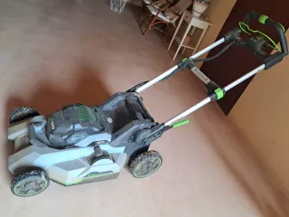 Tosaerba elettrico EGO