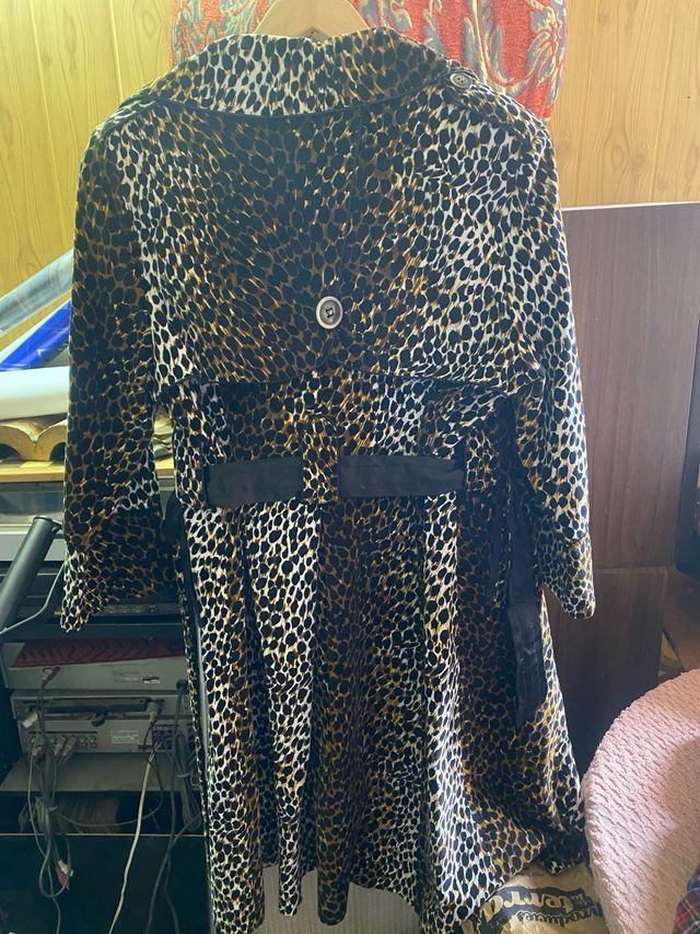 Gabardina animal print Lucy Paris Talla L pero M