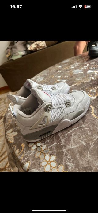 Sneakers Jordan bianche e rosse