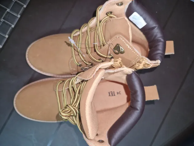 Botas marrones con cremallera y cordones