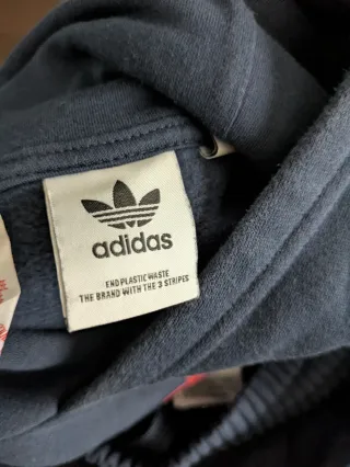 Chándal Adidas infantil azul y gris.