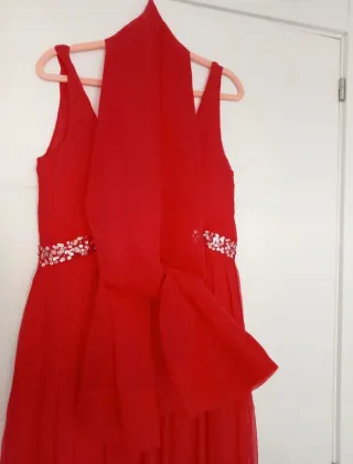 Vestido de fiesta con chal incluido