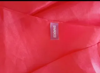 Vestido de fiesta con chal incluido