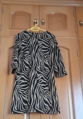 Vestido estampado cebra Stradivarius