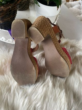 Sandalias de piel rojas