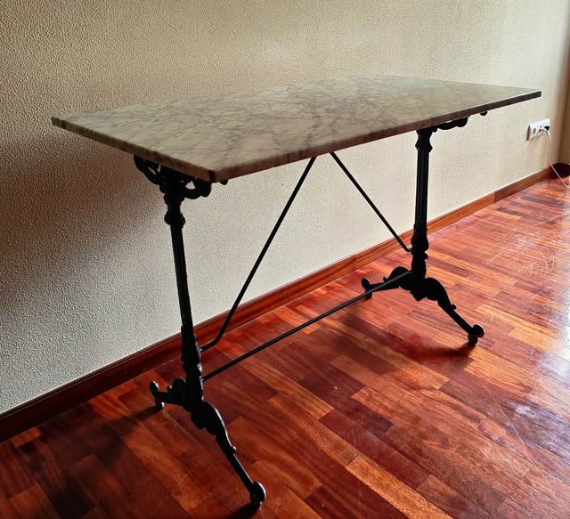 Tavolo in marmo bianco con base in metallo - Vintage Antique