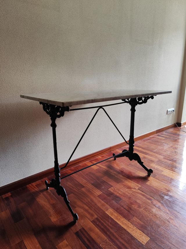 Tavolo in marmo bianco con base in metallo - Vintage Antique