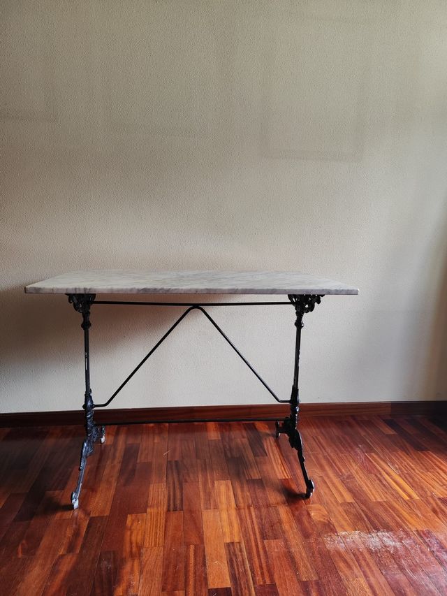 Tavolo in marmo bianco con base in metallo - Vintage Antique