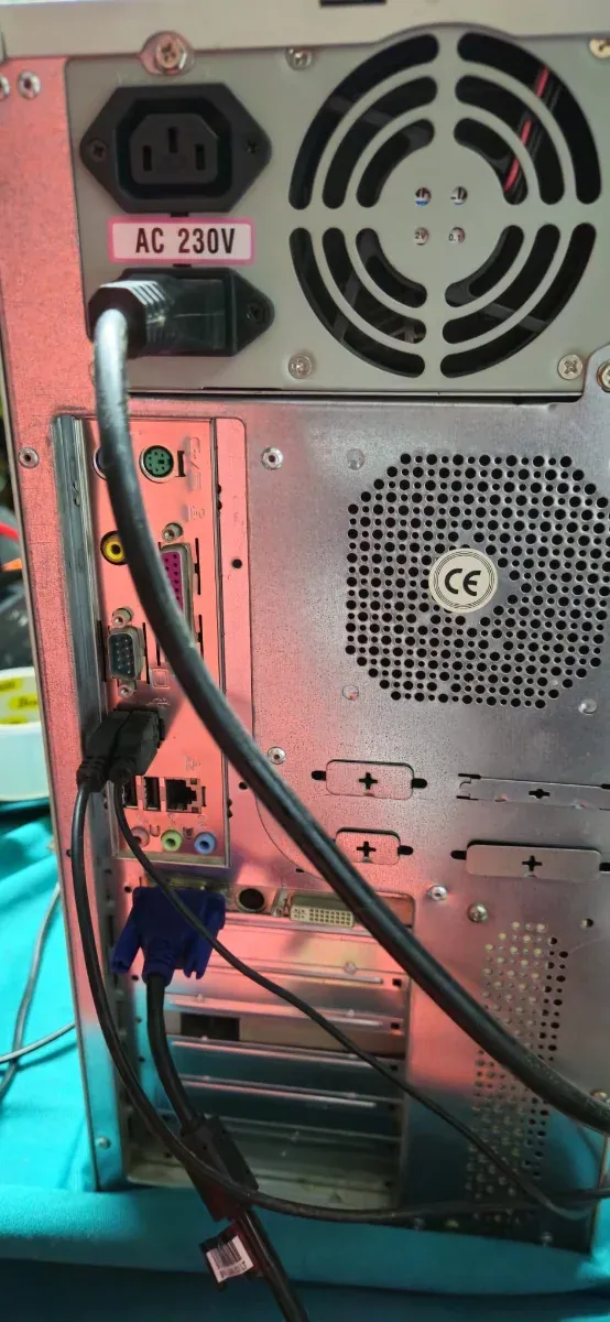 PC desktop a torre completo ASUS beige/argento