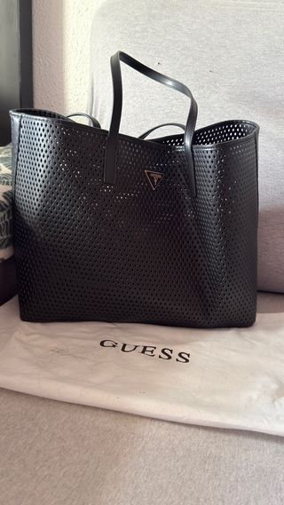 Bolso Tote Guess Negro Perforado