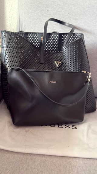 Bolso Tote Guess Negro Perforado