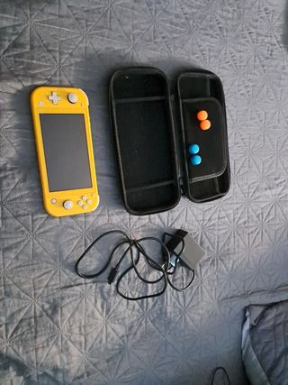 Nintendo Switch Lite Giallo. Prezzo negoziabile.