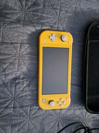 Nintendo Switch Lite Giallo. Prezzo negoziabile.