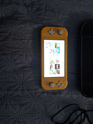 Nintendo Switch Lite Giallo. Prezzo negoziabile.