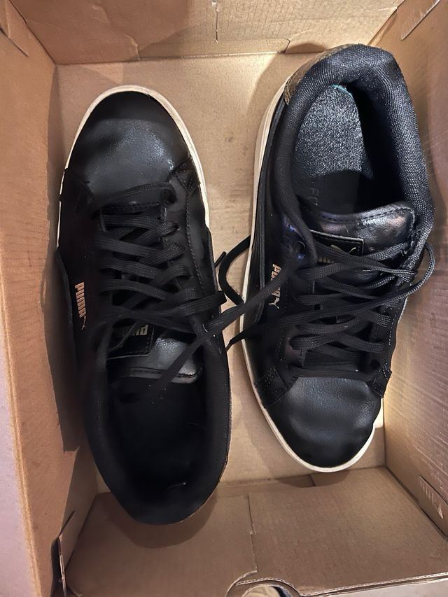 Scarpe Puma Nere e Oro.