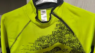 Sudadera técnica Kalenji amarillo y negra