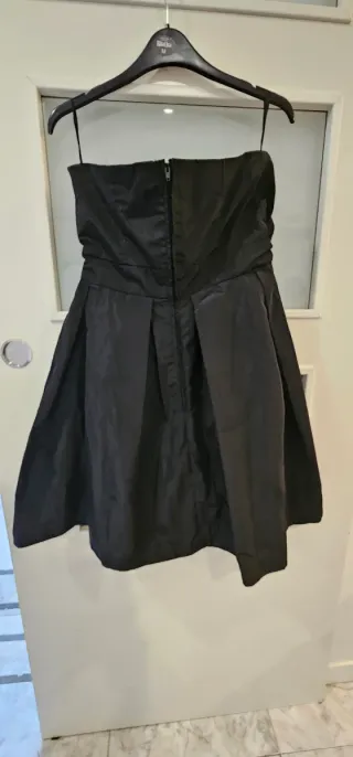 Vestido negro de fiesta con flores