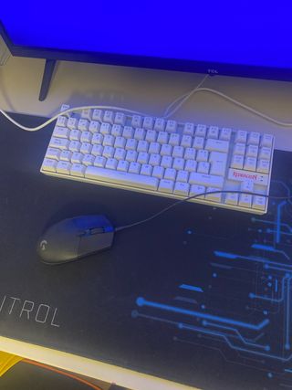 Nitro PC, Teclado Redragon Blanco y Ratón Gaming