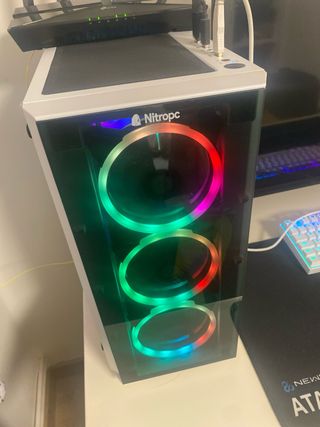 Nitro PC, Teclado Redragon Blanco y Ratón Gaming