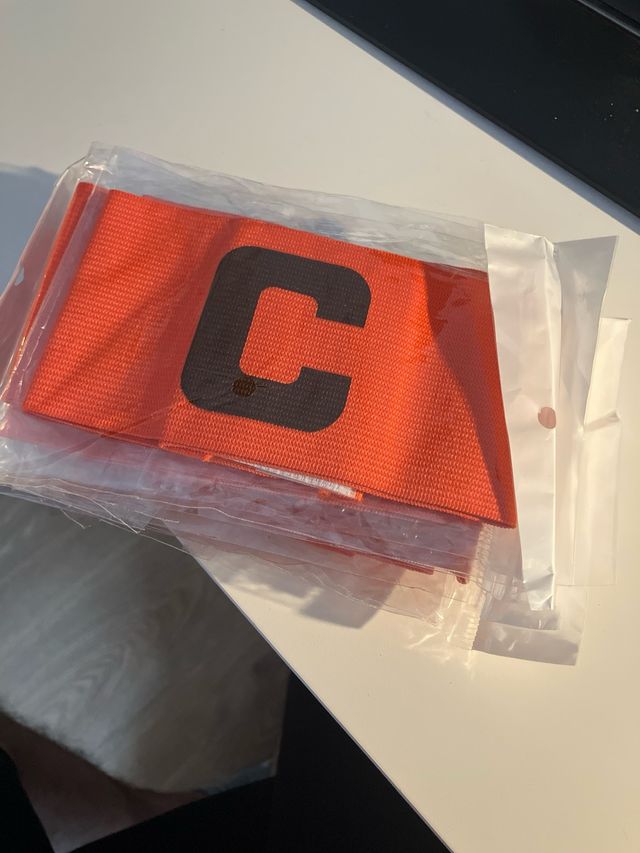 Brazalete de Capitán Naranja. 9 unidades