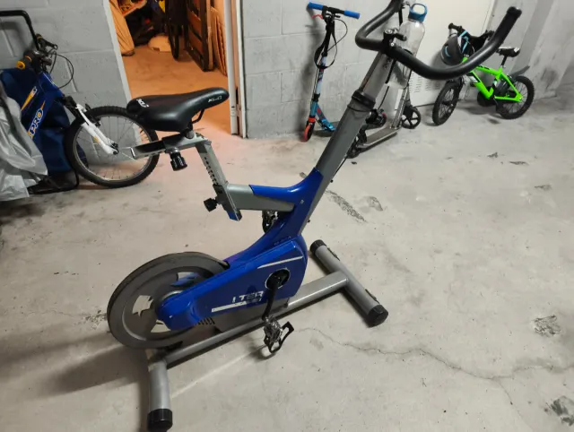 Bicicleta Spinning Salter M-844, vendo por no usa.