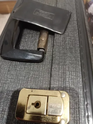 Maletín Negro y Dorado