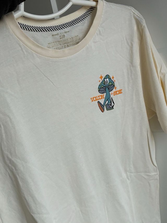 Camiseta Volcom Beige Diseño 