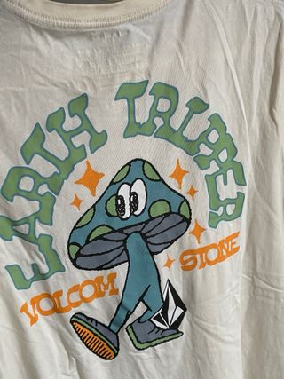 Camiseta Volcom Beige Diseño 