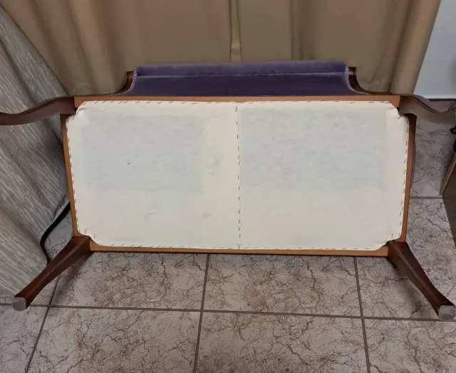 Sofá descalzadora terciopelo.